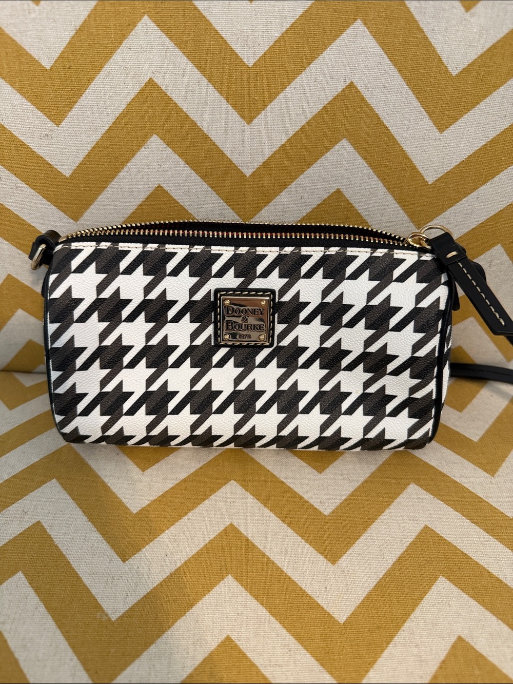 NWOT Dooney & Bourke Houndstooth Slim Crossbody Handbag Black & White